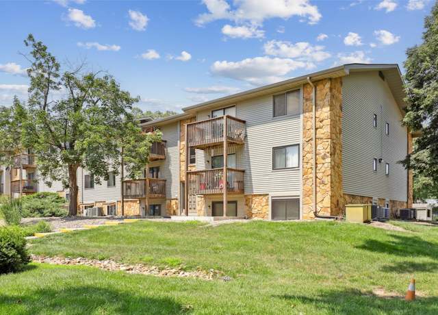 Property at 9533 University Ave #4, Clive, IA 50325, 2 beds, 2 baths