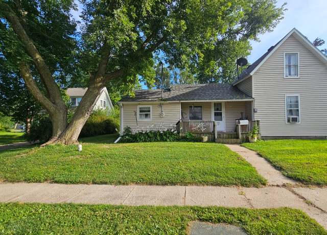 Property at 1027 N 9th Ave E, Newton, IA 50208, 3 beds, 1 bath