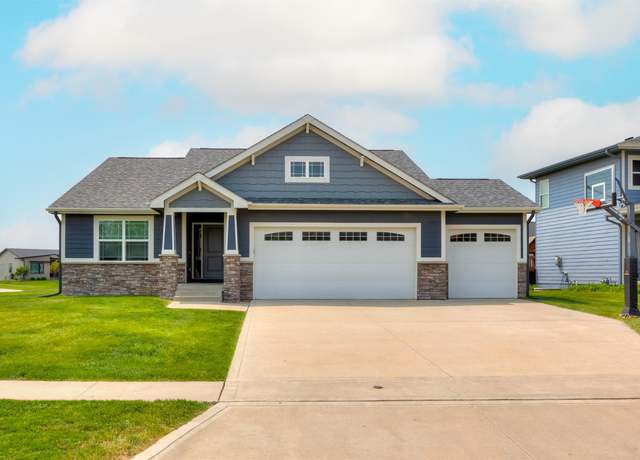 Property at 10566 NW 72nd Ln, Johnston, IA 50131, 4 beds, 3 baths
