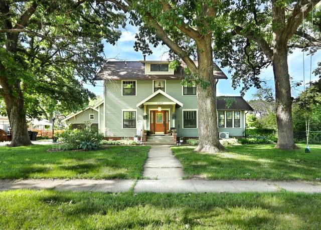 Property at 1312 Locust St, Adel, IA 50003, 4 beds, 2.5 baths