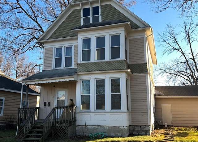 Property at 810 Osage Ave, Chariton, IA 50049, 4 beds, 2 baths