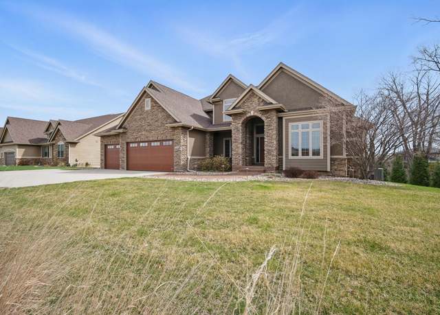 Property at 7401 NW 107th St, Johnston, IA 50131, 5 beds, 4.5 baths