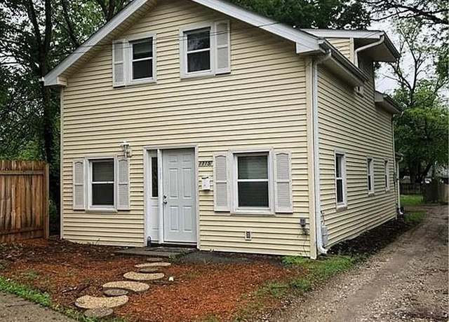 Property at 1115 1/2 Locust St, West Des Moines, IA 50265, 4 beds, 2 baths