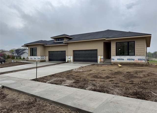 Property at 6633 River Bend Dr, Johnston, IA 50131, 2 beds, 2.5 baths
