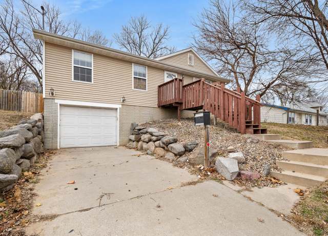 Property at 2132 SE 6th St, Des Moines, IA 50315, 3 beds, 2 baths