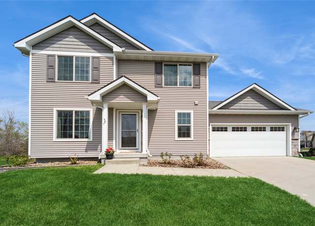 Property at 16201 Monroe Ct, Urbandale, IA 50323, 3 beds, 2.5 baths