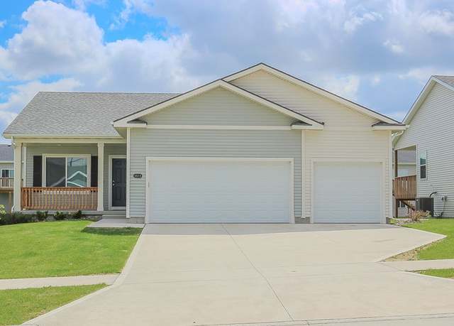 Property at 5515 167th St, Urbandale, IA 50323, 4 beds, 3 baths