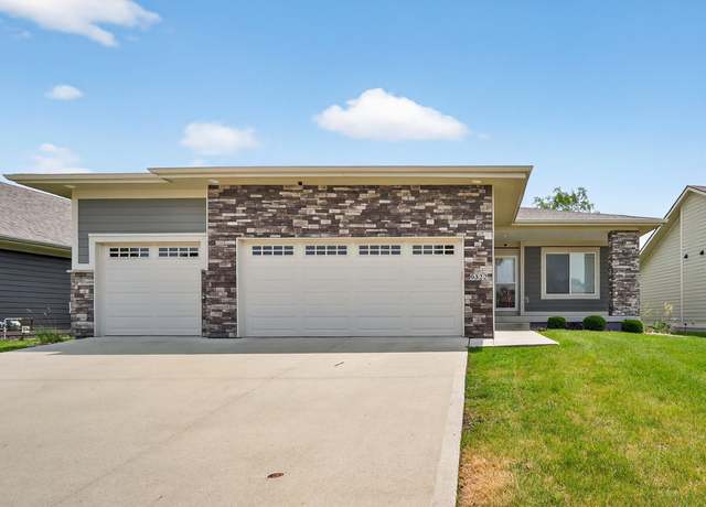 Property at 9322 Bellflower Ln, Norwalk, IA 50211, 4 beds, 3 baths