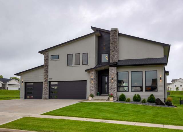 Property at 3950 Westwind Ct, Waukee, IA 50263, 4 beds, 3.5 baths