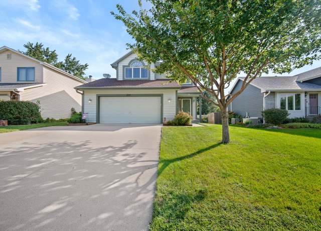 Property at 233 24th St, West Des Moines, IA 50265, 3 beds, 2.5 baths