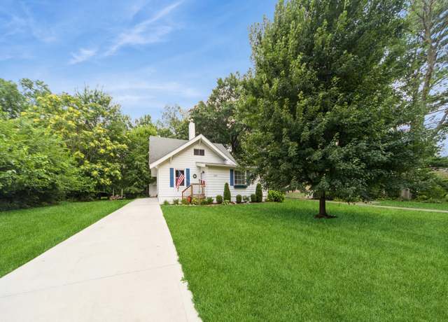 Property at 1249 43rd St, Des Moines, IA 50311, 3 beds, 2 baths