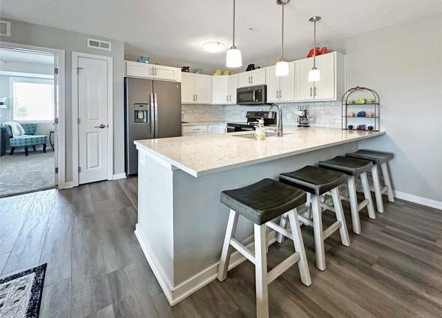 Property at 4837 86th St #24, Urbandale, IA 50322, 1 bed, 2 baths
