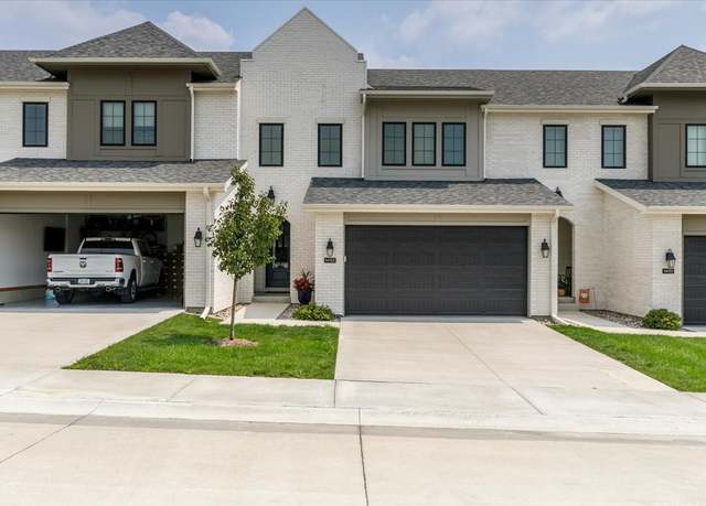 Property at 14153 Wilden Dr, Urbandale, IA 50323, 4 beds, 3.5 baths