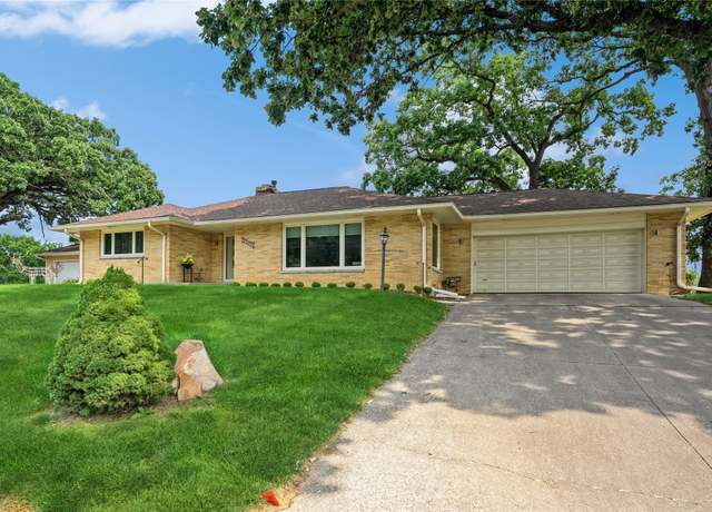 Property at 2105 Park Ave, Des Moines, IA 50321, 4 beds, 2 baths