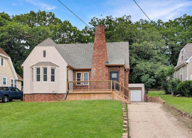 Property at 343 58th St, Des Moines, IA 50312, 3 beds, 1 bath