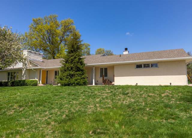 Property at 2121 Wakonda Dr, Des Moines, IA 50321, 4 beds, 2.5 baths