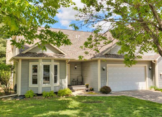 Property at 8115 Cobblestone Ct, Urbandale, IA 50322, 3 beds, 2.5 baths