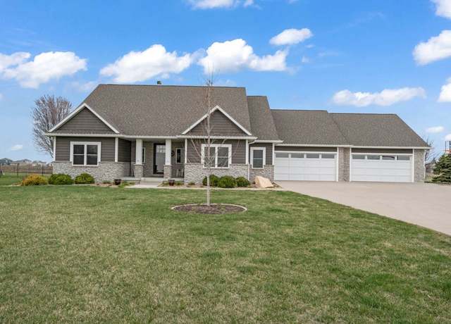 Property at 706 Pleasant St SE, Bondurant, IA 50035, 5 beds, 3.5 baths