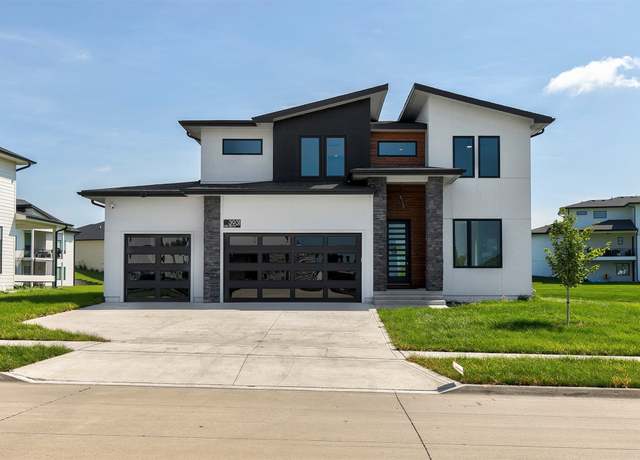 Property at 3931 NW 181st St, Clive, IA 50325, 6 beds, 4.5 baths