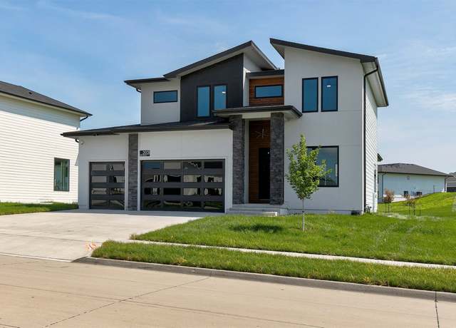 Property at 3931 NW 181st St, Clive, IA 50325, 6 beds, 4.5 baths