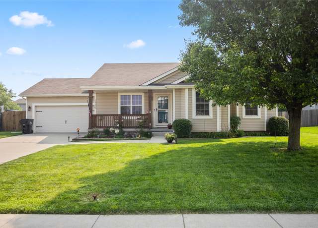 Property at 1725 SE Oxford Dr, Waukee, IA 50263, 4 beds, 3 baths