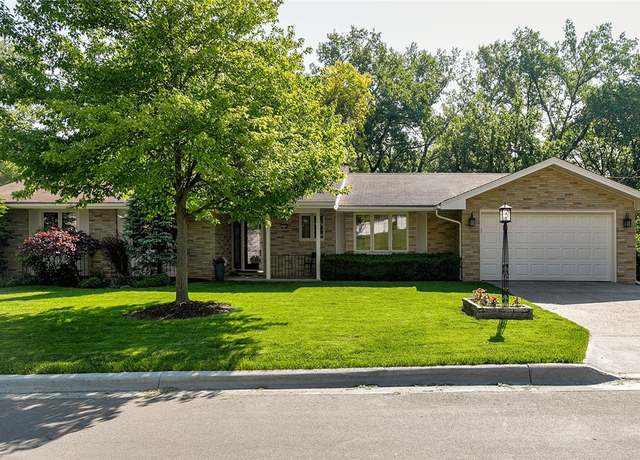 Property at 3728 River Oaks Dr, Des Moines, IA 50312, 4 beds, 3 baths