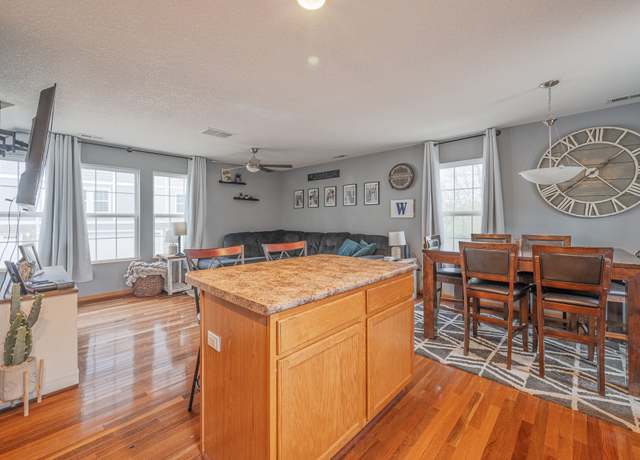 Property at 1133 Keystone Ln, Pleasant Hill, IA 50327, 2 beds, 2 baths
