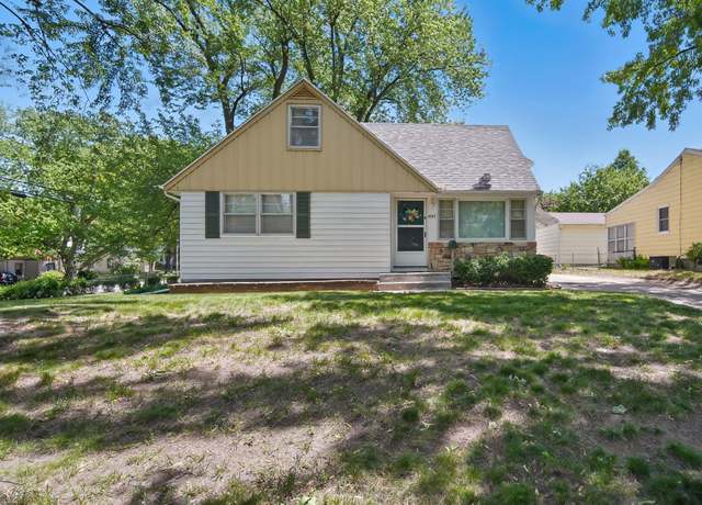 Property at 4147 E 7th St, Des Moines, IA 50313, 3 beds, 2 baths
