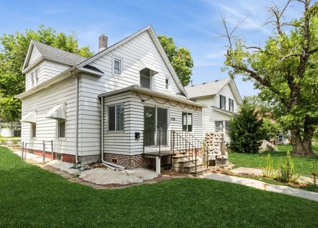 Property at 1236 York St, Des Moines, IA 50316, 3 beds, 1.5 baths