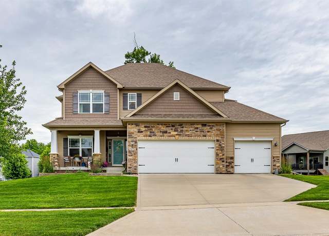 Property at 2056 SE Fox Valley Dr, West Des Moines, IA 50265, 4 beds, 3.5 baths