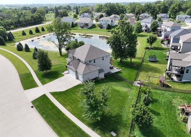 Property at 2056 SE Fox Valley Dr, West Des Moines, IA 50265, 4 beds, 3.5 baths