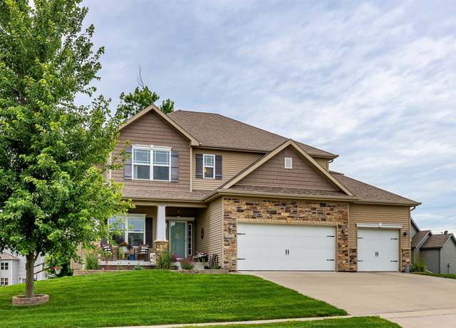 Property at 2056 SE Fox Valley Dr, West Des Moines, IA 50265, 4 beds, 3.5 baths