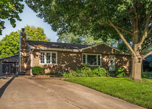 Property at 8041 Ridgeview Dr, Des Moines, IA 50320, 3 beds, 1 bath