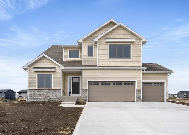 Property at 400 29th St SW, Altoona, IA 50009, 4 beds, 2.5 baths