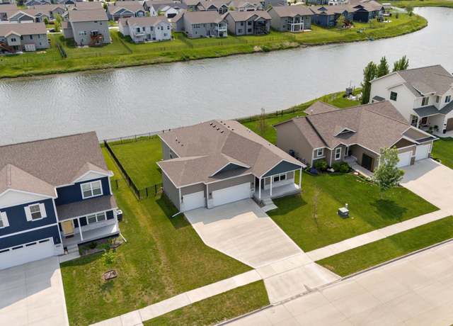Property at 2017 NW Greenwood Ct, Ankeny, IA 50023, 4 beds, 3 baths