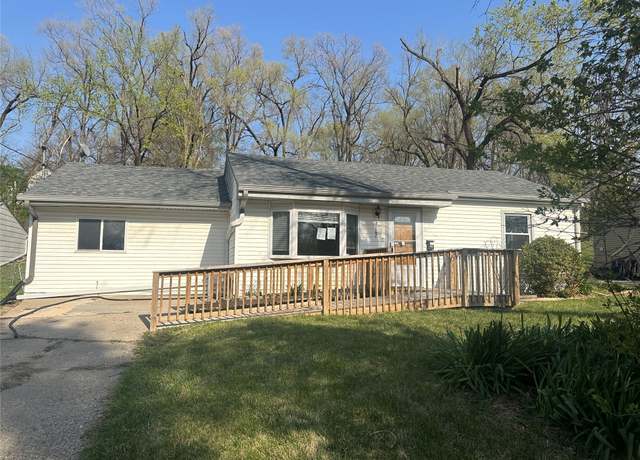 Property at 7107 SW 16th St, Des Moines, IA 50315, 3 beds, 1 bath