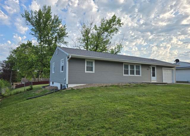 Property at 335 Palomino Pkwy, Des Moines, IA 50320, 4 beds, 2 baths