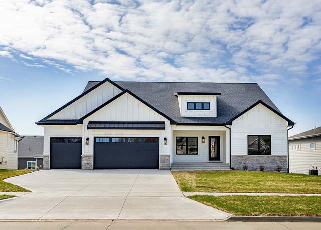 Property at 6204 Aspen Dr, West Des Moines, IA 50266, 4 beds, 3.5 baths