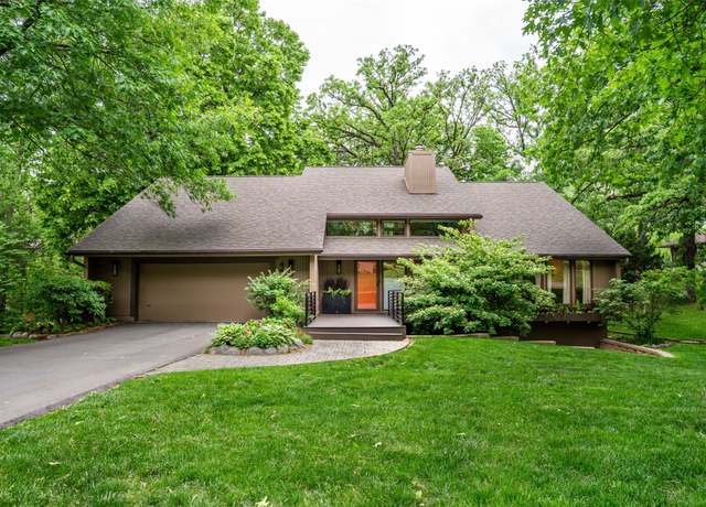 Property at 4421 Brinkwood Rd, Des Moines, IA 50310, 4 beds, 2.5 baths