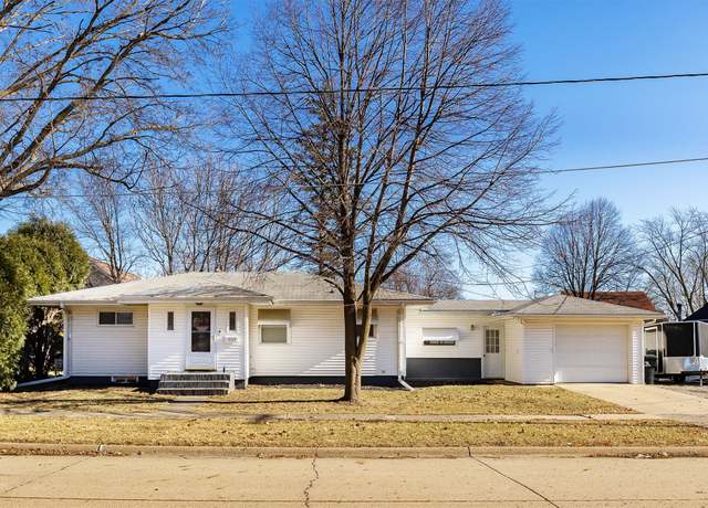 Property at 109 S 12th St, Adel, IA 50003, 2 beds, 1 bath