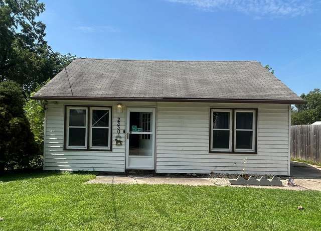 Property at 2330 E 38th Ct, Des Moines, IA 50317, 2 beds, 1 bath