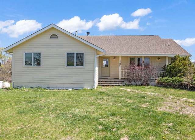Property at 30570 Old Portland Rd, Adel, IA 50003, 3 beds, 3 baths