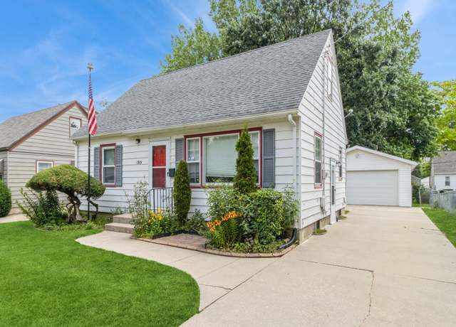 Property at 1919 52nd St, Des Moines, IA 50310, 3 beds, 1 bath