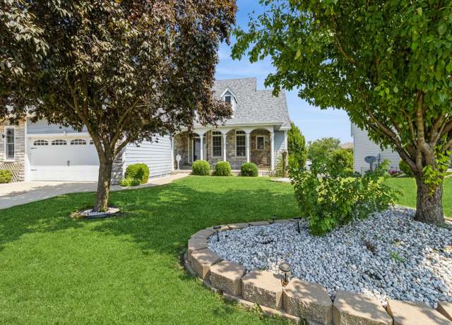 Property at 221 19th St SW, Altoona, IA 50009, 4 beds, 3.5 baths
