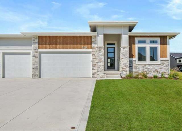 Property at 965 Harrington Way, Waukee, IA 50263, 5 beds, 3 baths