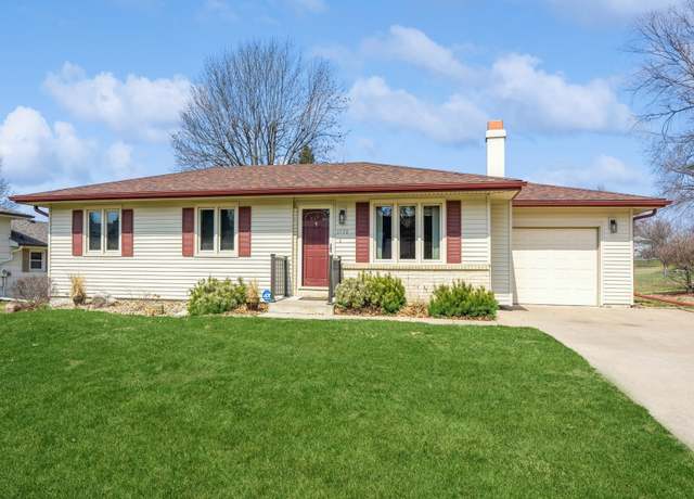 Property at 1530 S 15th Ave W, Newton, IA 50208, 3 beds, 2 baths