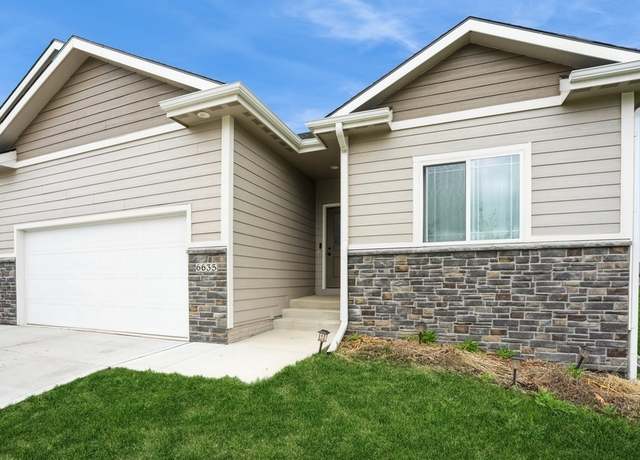 Property at 6635 NE 9th Ct, Des Moines, IA 50313, 4 beds, 3 baths