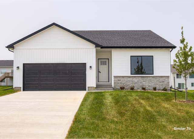 Property at 1163 NW Petersen Dr, Waukee, IA 50263, 3 beds, 2 baths