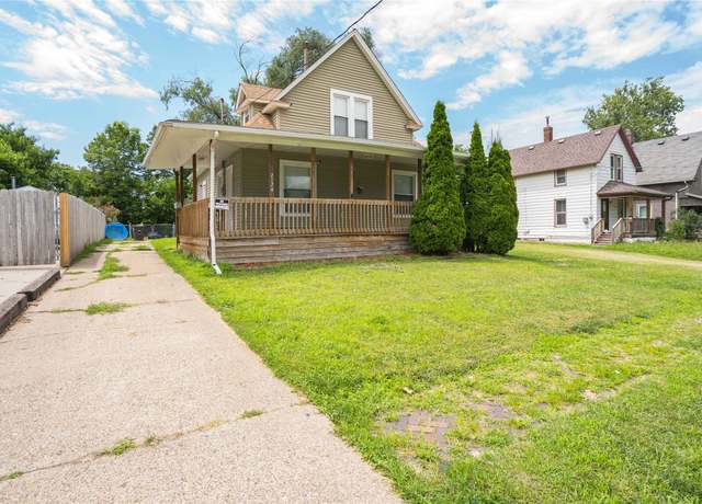 Property at 2124 E 23rd St, Des Moines, IA 50317, 3 beds, 2 baths