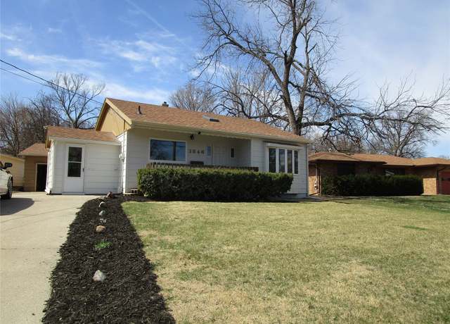 Property at 3846 Lower Beaver Rd, Des Moines, IA 50310, 2 beds, 2 baths